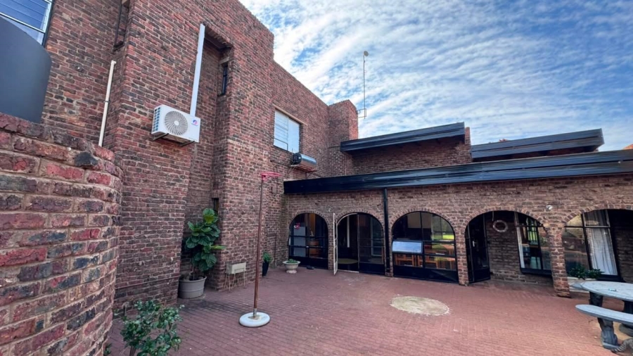 5 Bedroom Property for Sale in Royldene Northern Cape